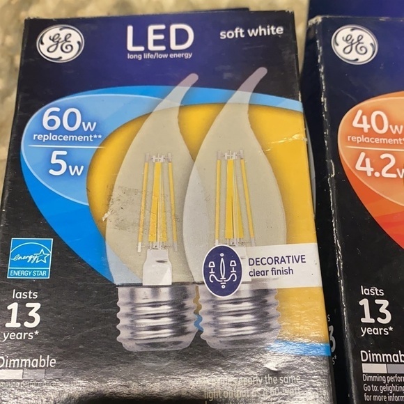 LED Lightbulb Bundle - Picture 5 of 7